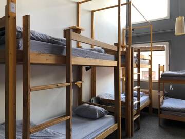 Кровать в 10-местном общем номере в  Music Hostel Rewolucji